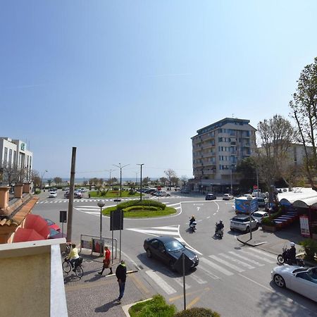 Hotel Azzurra Rimini Bagian luar foto