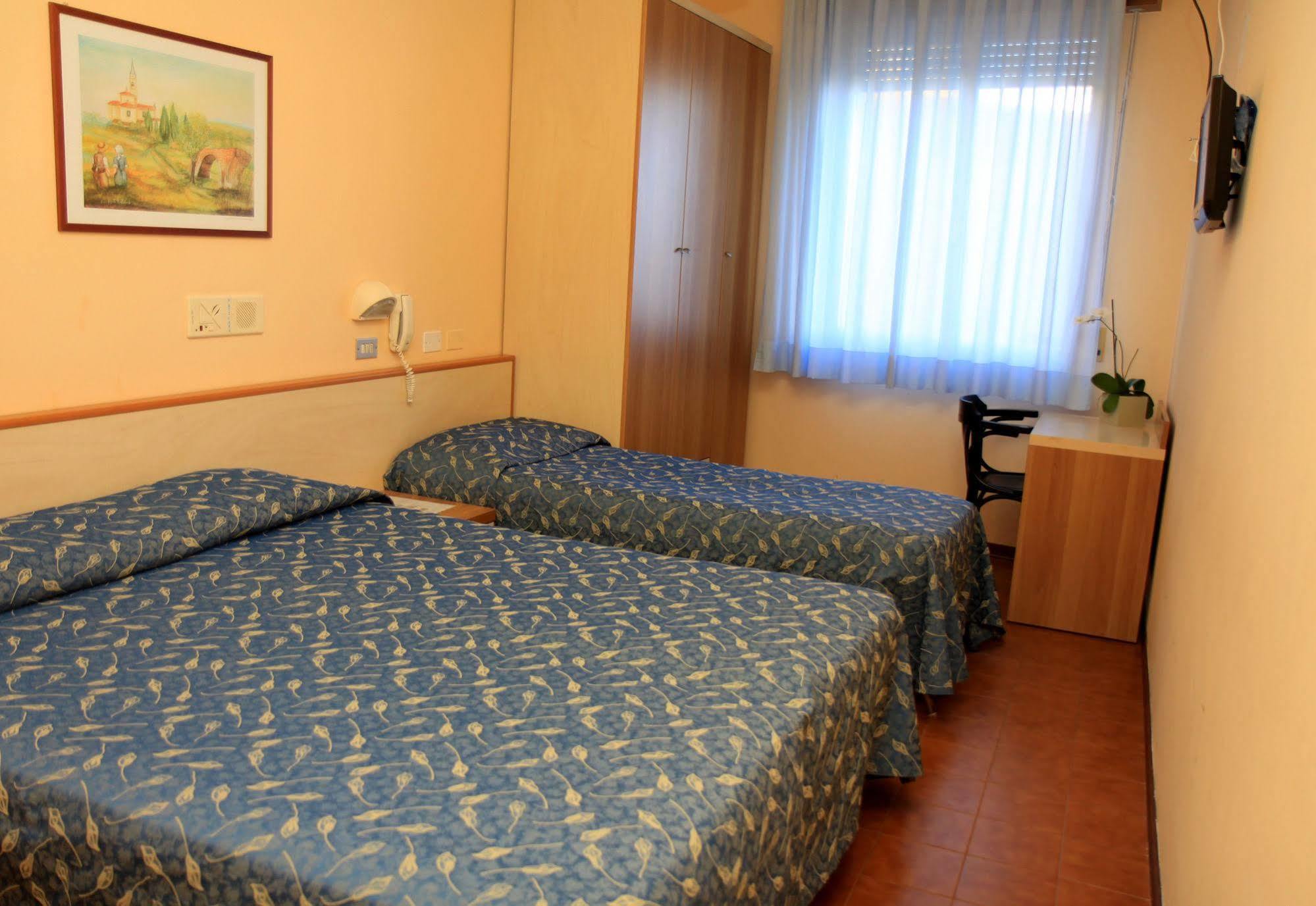 Hotel Azzurra Rimini Bagian luar foto