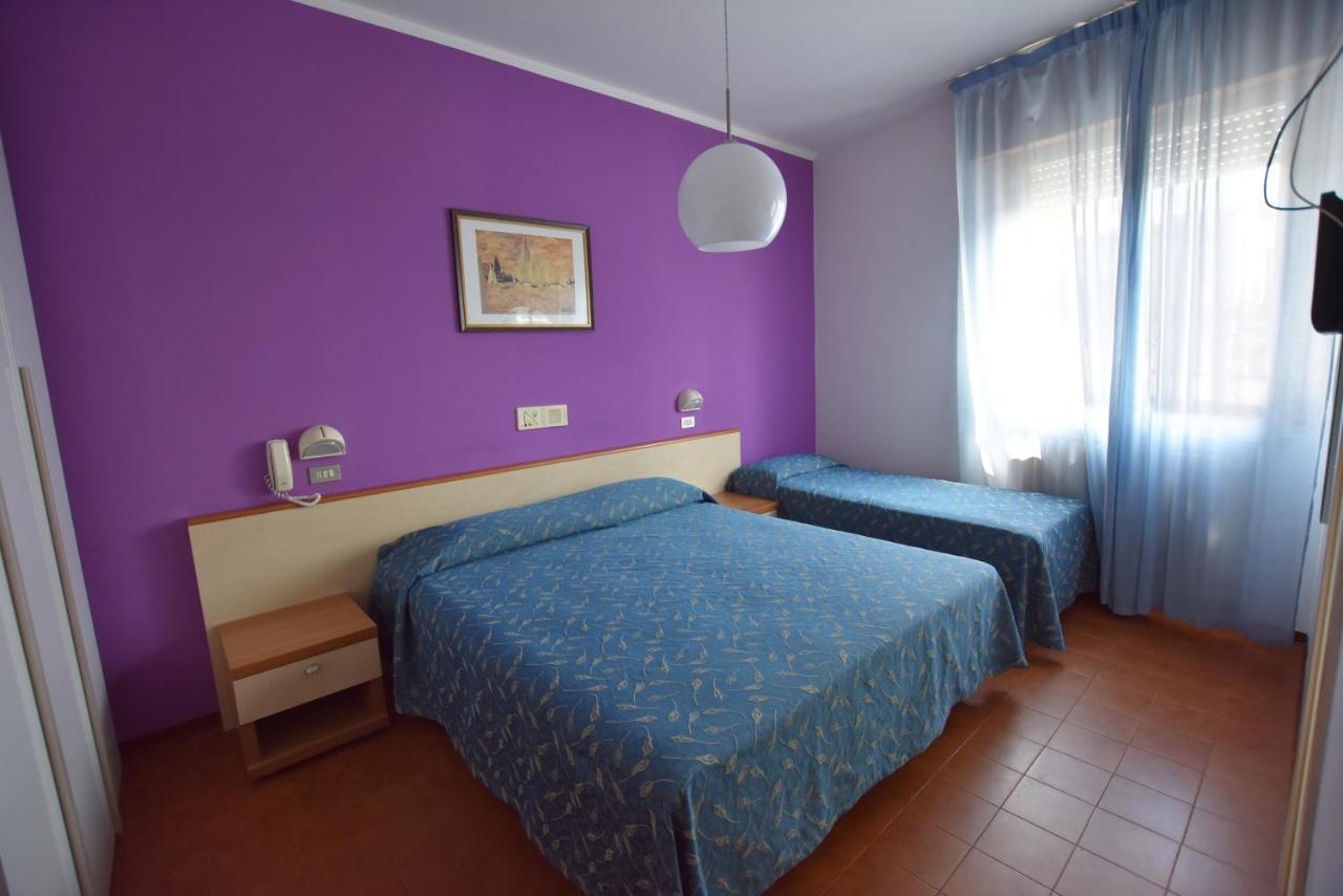 Hotel Azzurra Rimini Bagian luar foto