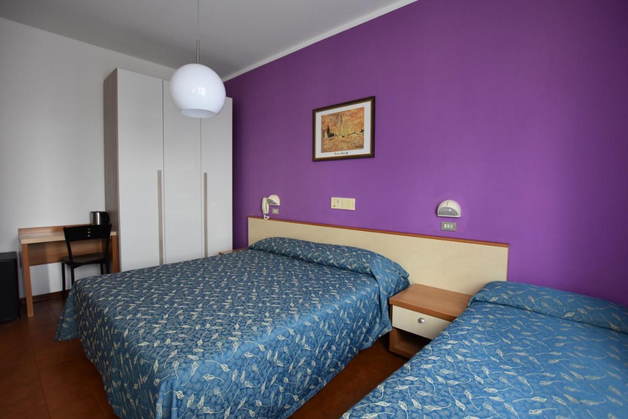 Hotel Azzurra Rimini Bagian luar foto